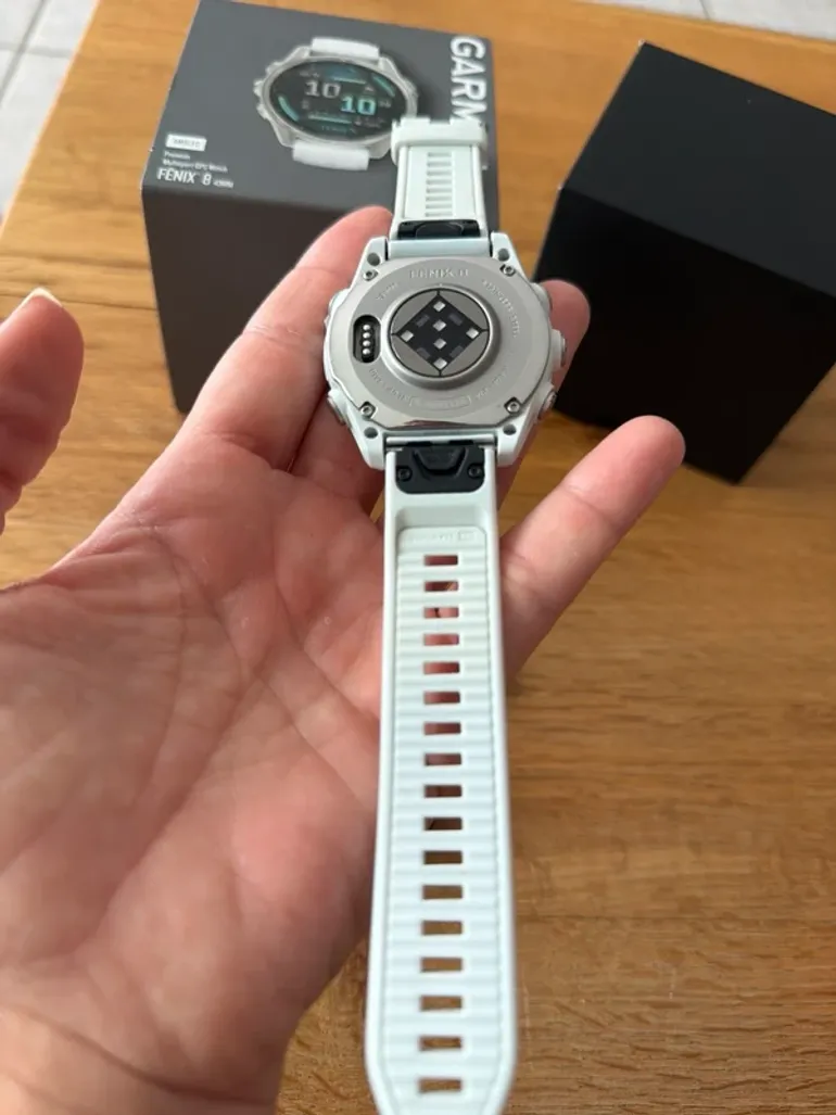 Used Garmin fenix 8 amoled 43mm bike — image 4 of 5