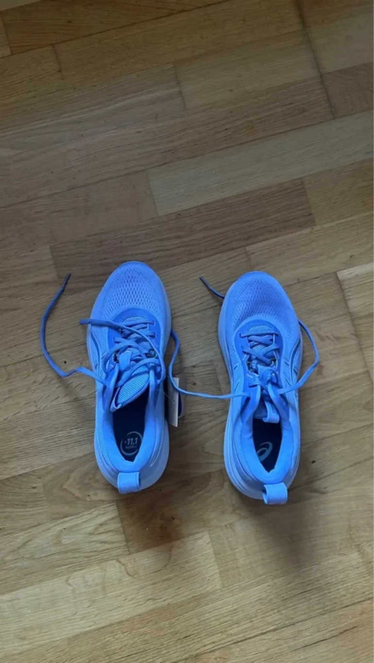 Gebrauchtes Asics Laufschuhe Größe 39, 5 bike — Bild 7 von 7