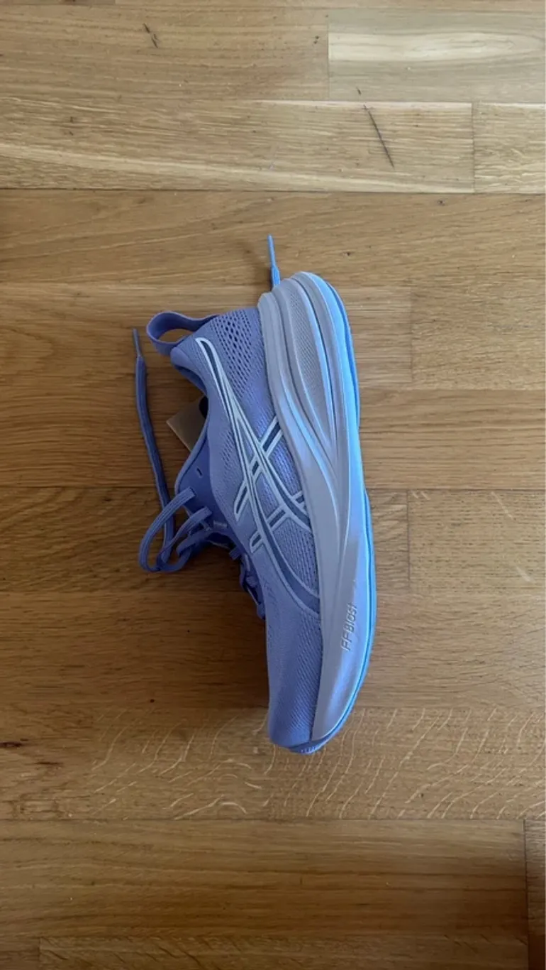 Gebrauchtes Asics Laufschuhe Größe 39, 5 bike — Bild 4 von 7