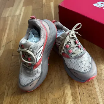 Brugt New Balance Hierro V9 bike