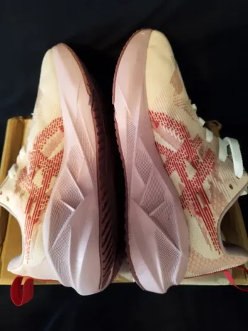 Used Asics Novablast bike — image 6 of 9
