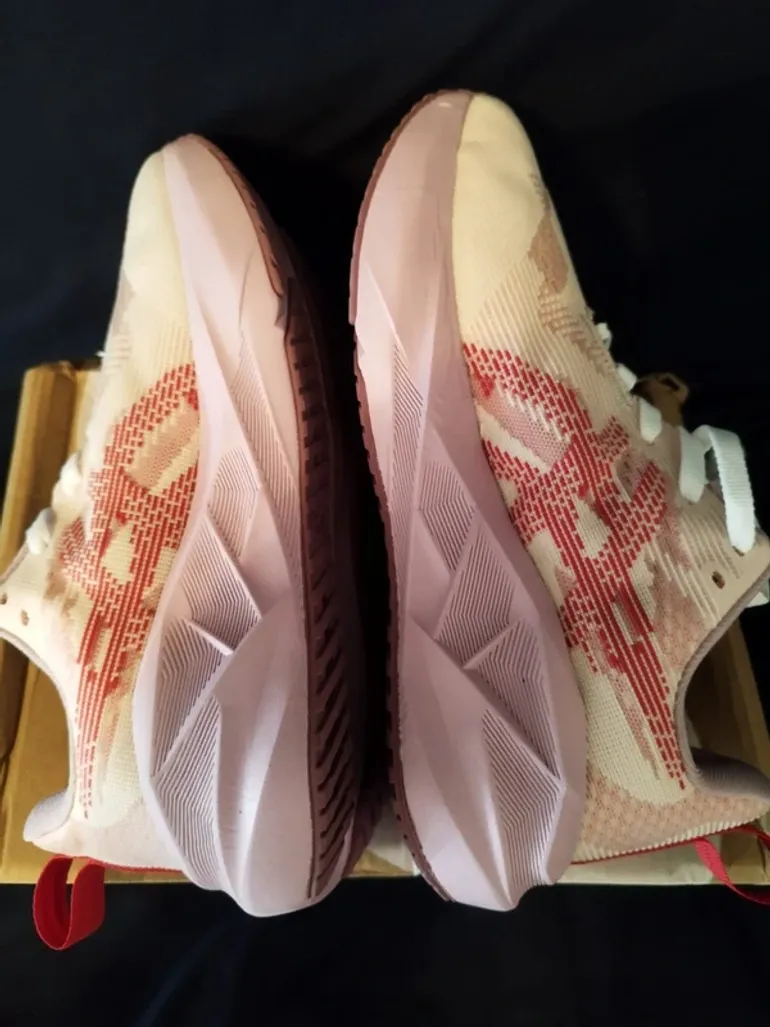 Used Asics Novablast bike — image 6 of 9