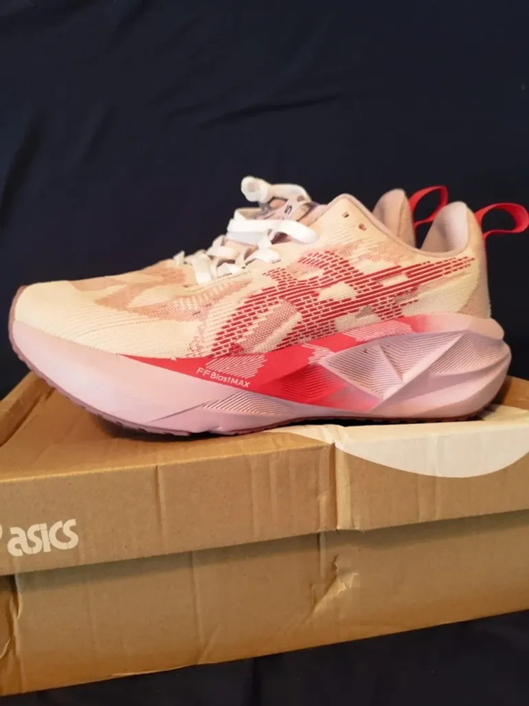 Used Asics Novablast bike — image 9 of 9