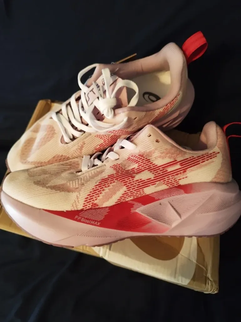 Used Asics Novablast bike — image 2 of 9