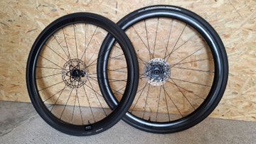Brugt Giant CXR1 Carbon Wheels 2024 bike — billede 1 af 3