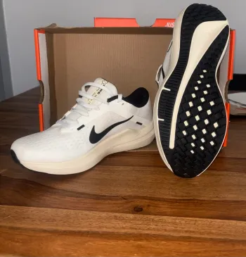Brugt Nike W AIR WINFLO 10 bike — billede 2 af 2