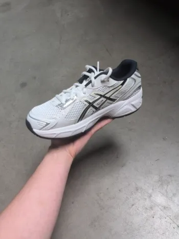 Gebrauchtes White Asics Gel 1130 GS bike