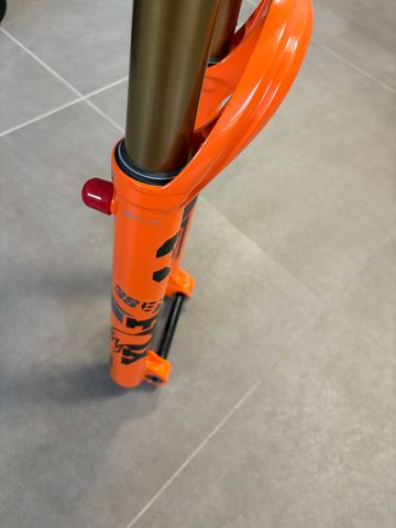 Brugt Fox Racing 38 Factory Fork 2025 bike — billede 9 af 9