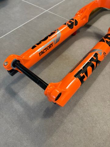 Brugt Fox Racing 38 Factory Fork 2025 bike — billede 4 af 9