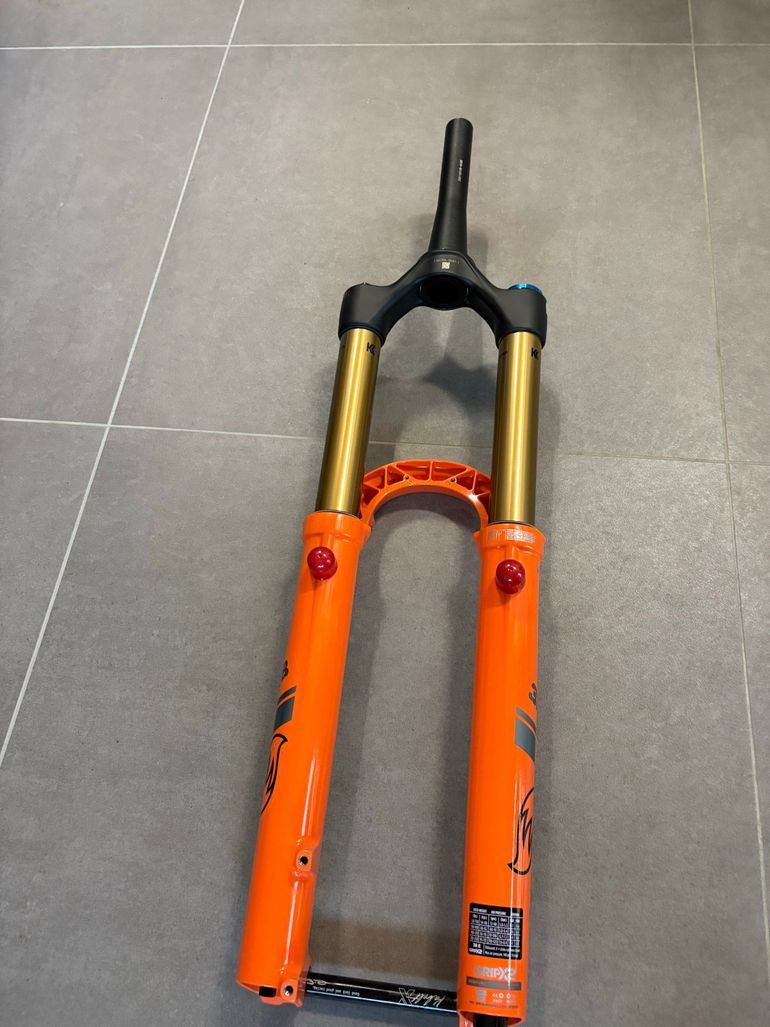 Brugt Fox Racing 38 Factory Fork 2025 bike — billede 8 af 9