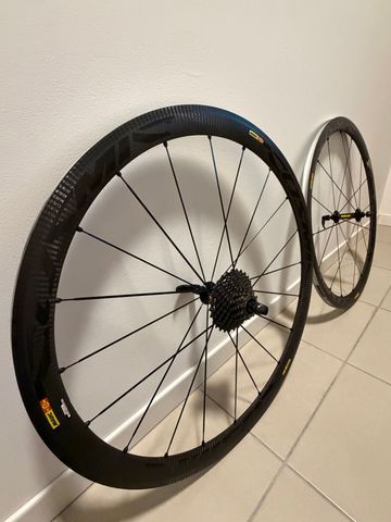Used Mavic Cosmic SSC Wheel Set 2019 bike — image 3 of 10