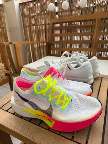 Nike ZoomX Vaporfly 3 bike usato — immagine 2 di 9