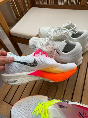 Nike ZoomX Vaporfly 3 bike usato — immagine 7 di 9