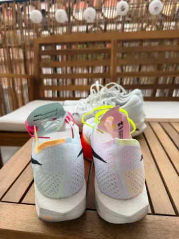 Nike ZoomX Vaporfly 3 bike usato — immagine 9 di 9