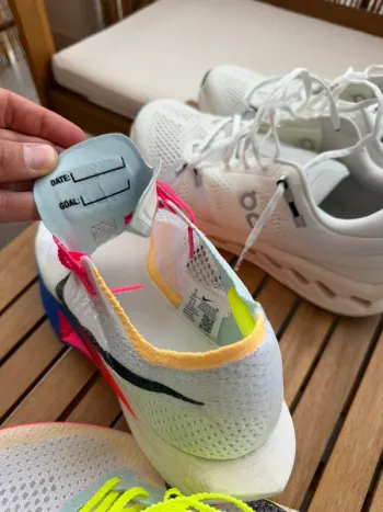Nike ZoomX Vaporfly 3 bike usato — immagine 6 di 9