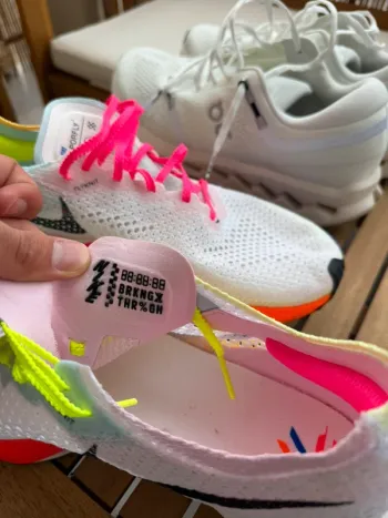 Nike ZoomX Vaporfly 3 bike usato — immagine 5 di 9