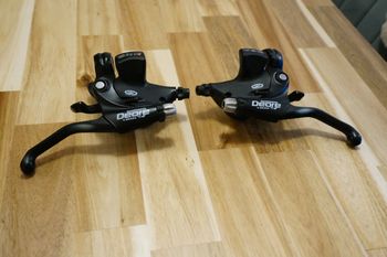 Käytetty Shimano Deore ST-M510 Shifters bike