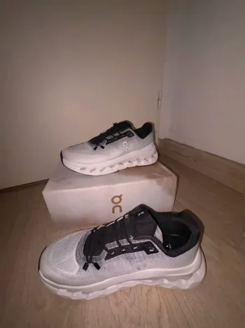 Gebrauchtes On Running shoes size 43 bike