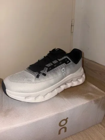 Używany On Running shoes size 42 bike — zdjęcie 4 z 4