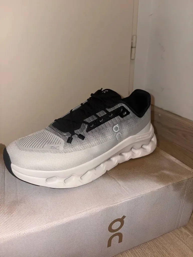 Używany On Running shoes size 42 bike — zdjęcie 4 z 4