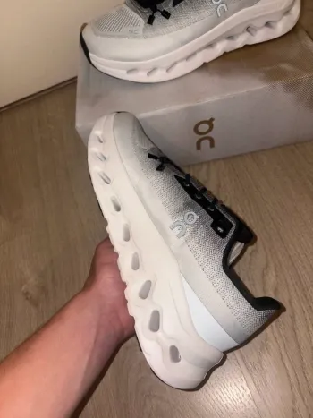 Używany On Running shoes size 42 bike — zdjęcie 2 z 4