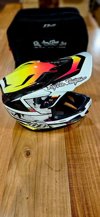 Tweedehands Troy Lee Designs D4 Carbon Helmet bike
