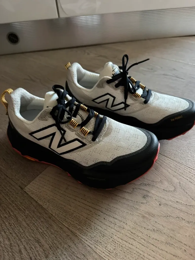 Used New Balance Fresh Foam X Hierro v9 bike — image 2 of 6
