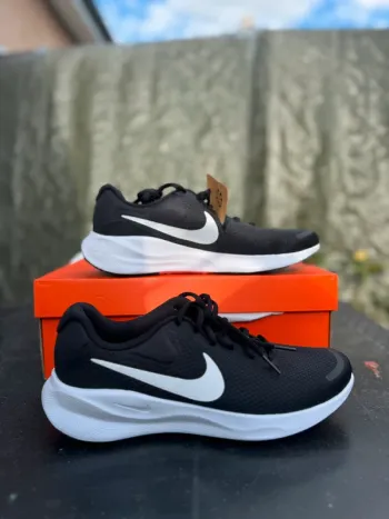 Used Adidas Nike Sneakers bike — image 2 of 5