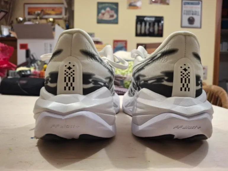 Asics Superblast 3 bike d'occasion — image 5 sur 14