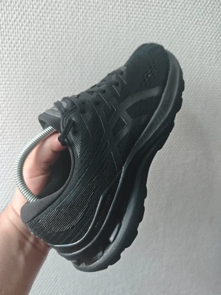 Brugt Asics GEL-KAYANO 28 bike — billede 2 af 11