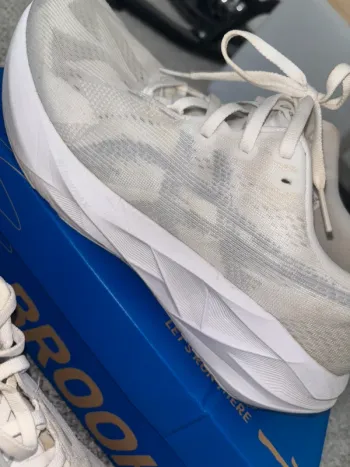 Used Asics Novablast 5 bike — image 6 of 6
