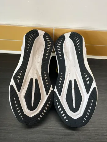 Used Asics Novablast 5 bike — image 5 of 13