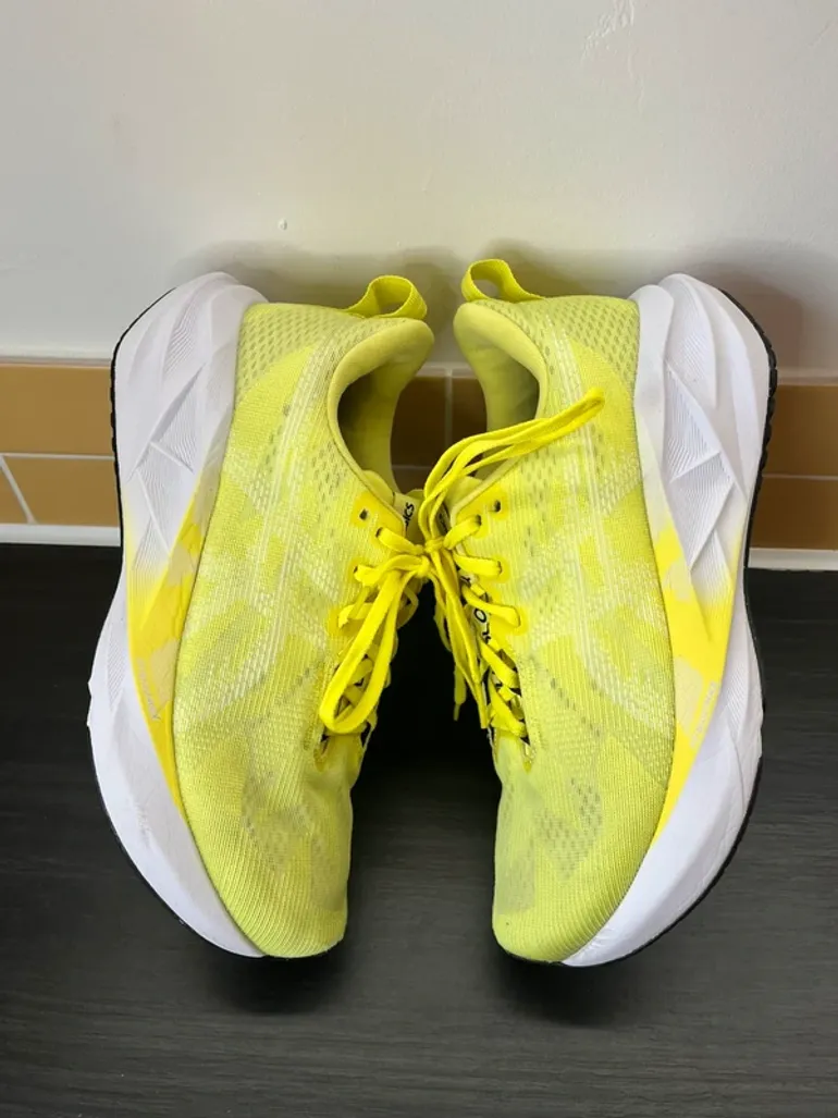 Used Asics Novablast 5 bike — image 3 of 13