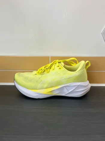 Used Asics Novablast 5 bike — image 9 of 13