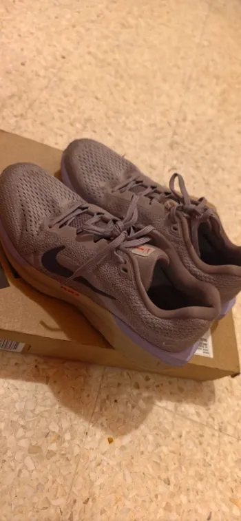 Nike Performance Running Shoes T40 bike d'occasion — image 2 sur 3