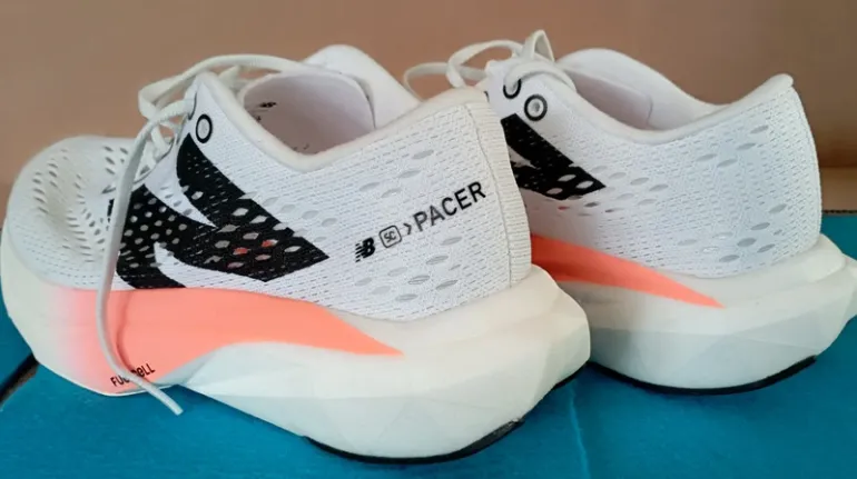 Used New Balance FuelCell Super Comp Pacer V2 bike — image 7 of 9