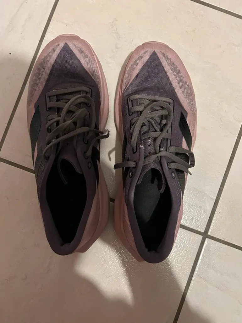 Used New Balance Rebel V4 bike — image 4 of 5