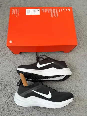 Gebrauchtes White Nike Air Winflo 10 bike — Bild 2 von 8