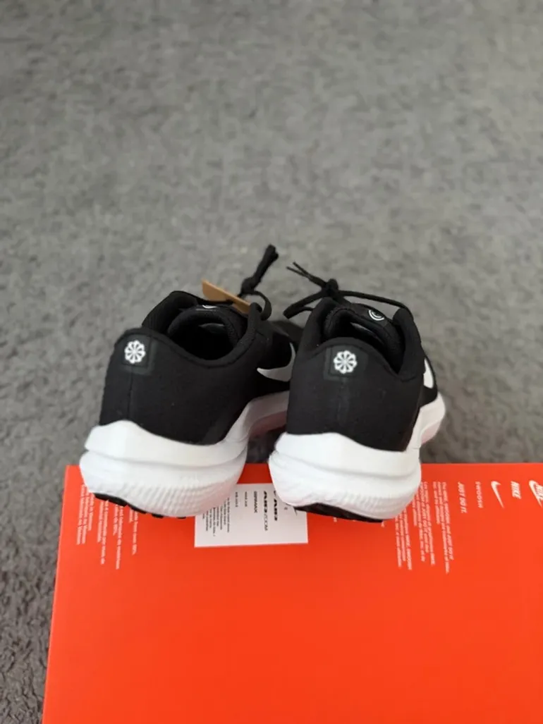 Gebrauchtes White Nike Air Winflo 10 bike — Bild 5 von 8