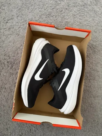 Gebrauchtes White Nike Air Winflo 10 bike — Bild 7 von 8