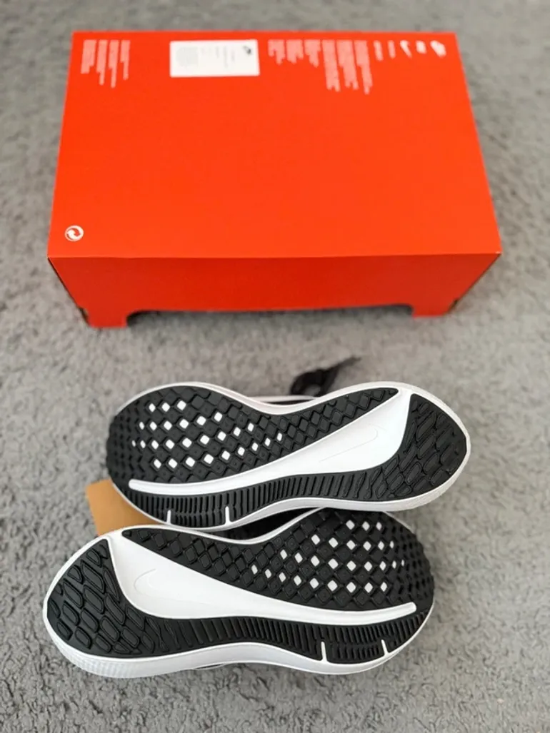 Gebrauchtes White Nike Air Winflo 10 bike — Bild 3 von 8