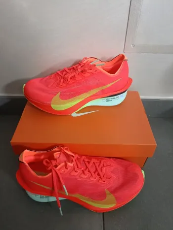 Scarpa Vaporfly Next% 4 bike usato — immagine 3 di 8