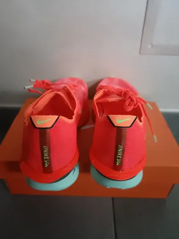 Scarpa Vaporfly Next% 4 bike usato — immagine 4 di 8