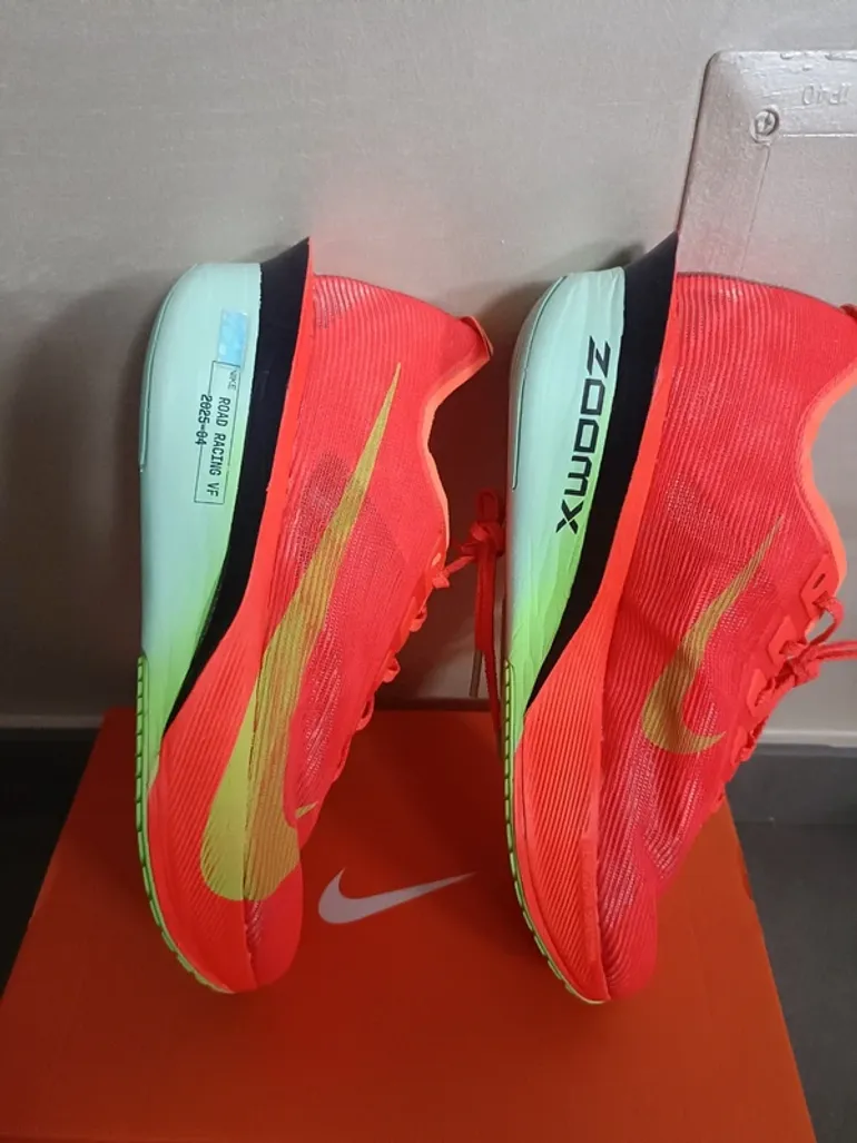 Scarpa Vaporfly Next% 4 bike usato — immagine 7 di 8
