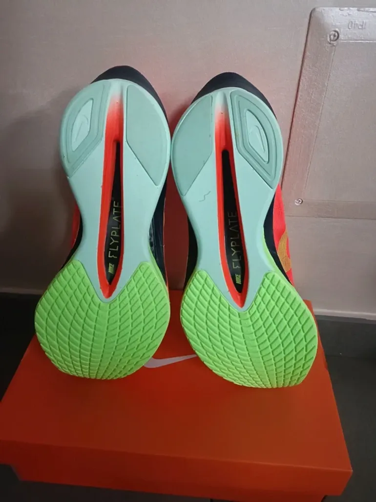 Scarpa Vaporfly Next% 4 bike usato — immagine 2 di 8