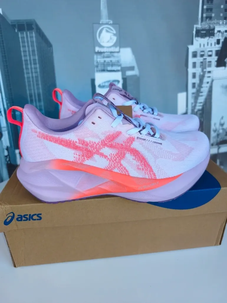 Tweedehands Asics Novablast 5 bike — afbeelding 2 van 11
