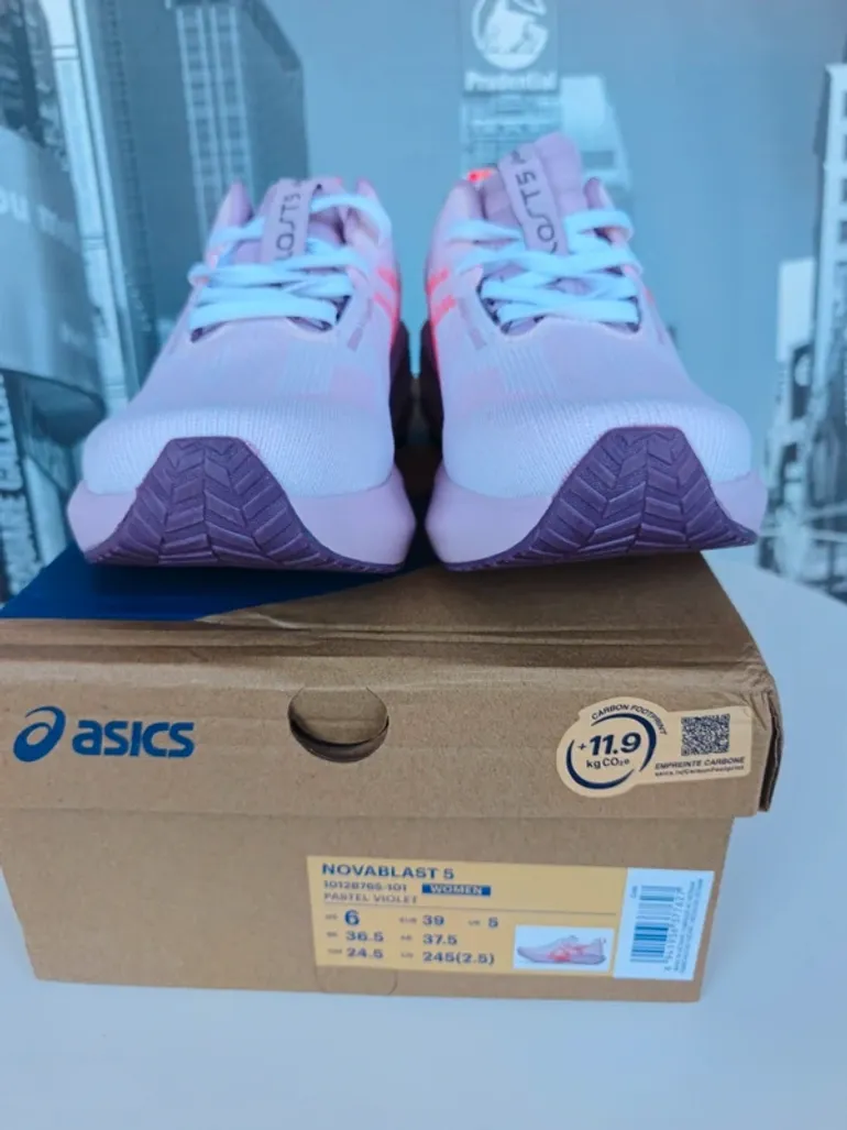 Tweedehands Asics Novablast 5 bike — afbeelding 5 van 11