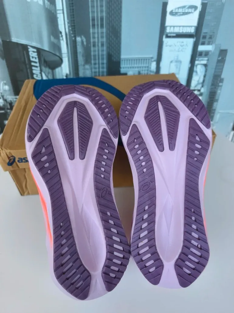 Tweedehands Asics Novablast 5 bike — afbeelding 9 van 11