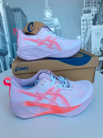 Tweedehands Asics Novablast 5 bike — afbeelding 3 van 11