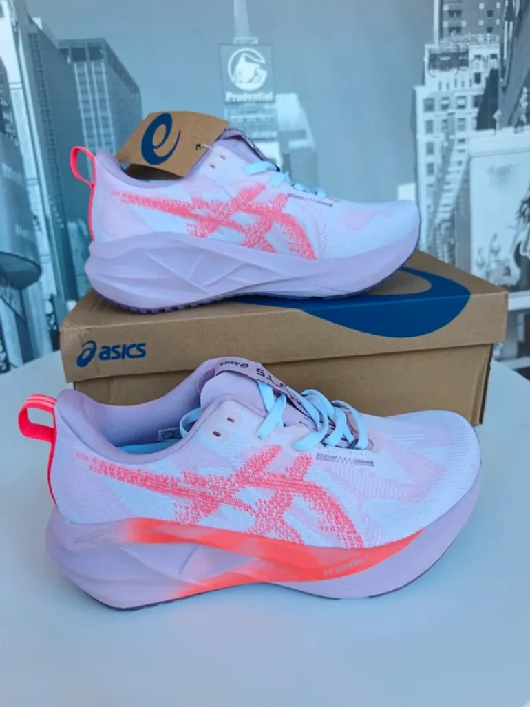 Tweedehands Asics Novablast 5 bike — afbeelding 3 van 11